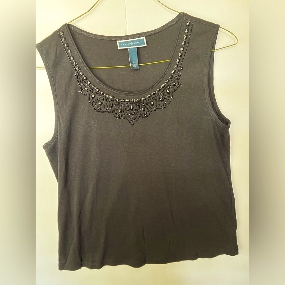 KAREN SCOTT SCOOPED NECKLINE/BEADED FRONT SLEEVELESS TOP